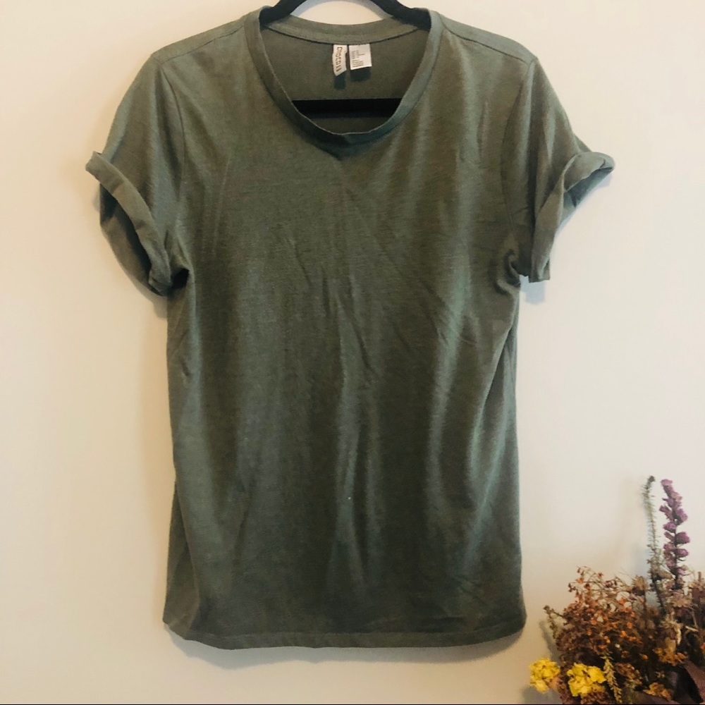 ✌🏼2/$10 | H&M | Green Tee